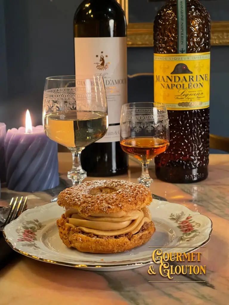 Paris-Brest servi au restaurant Gourmet & Glouton à Chaudes-Aigues, dessert maison à base de pâte à choux et de crème pralinée, symbole de la gourmandise française.