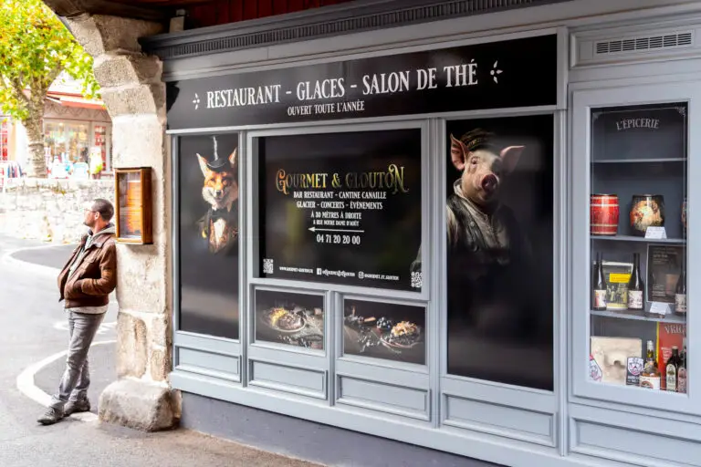 panneau restaurant glacier salon de thé Gourmet & Glouton Chaudes-Aigues centre village