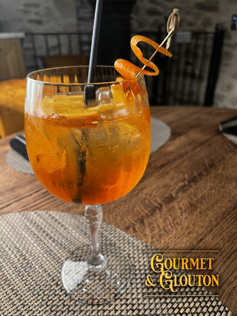 Restaurant, gastronomie, Auvergnate, plats, canaille, Chaudesaigues, Chaudes-Aigues - Gourmet & Glouton, soirée, concert, Le cocktail, Spritz