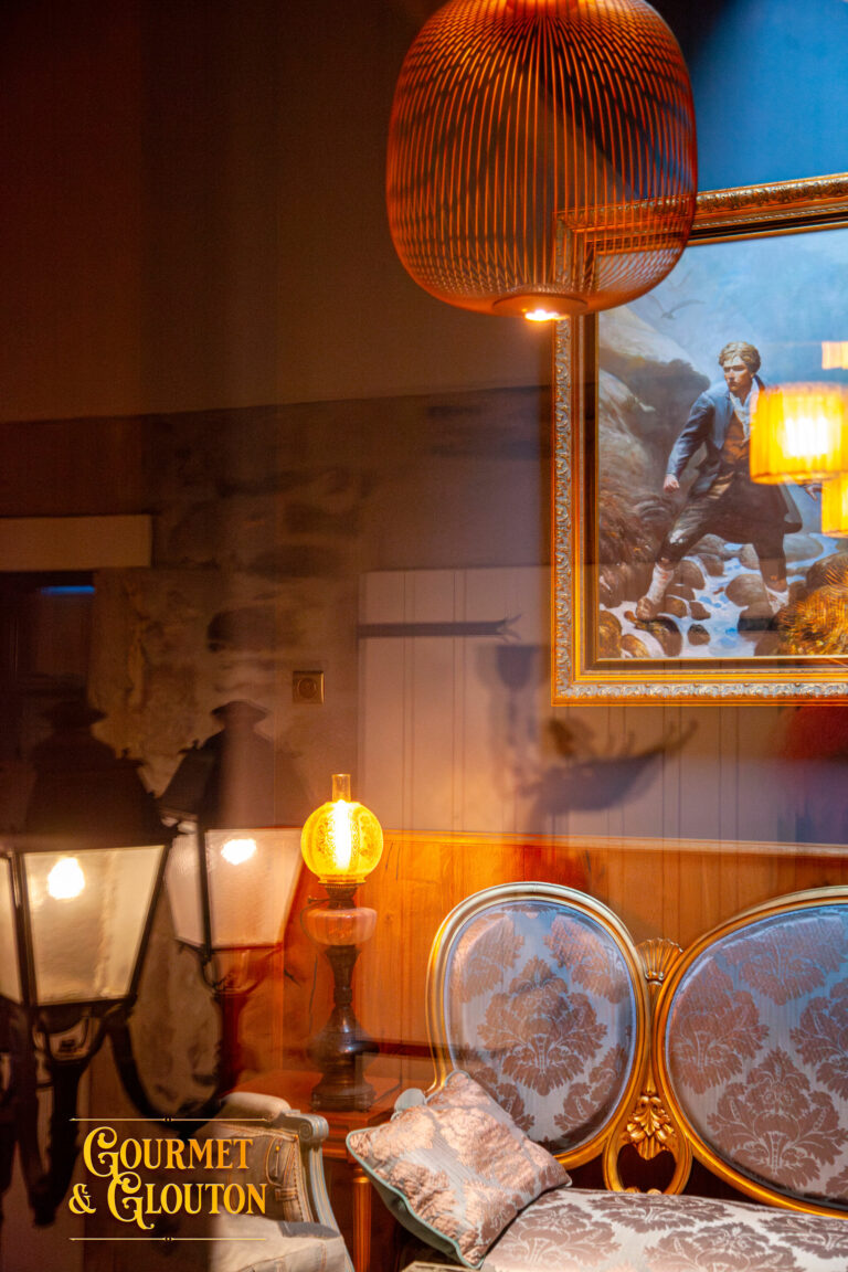 Restaurant, gastronomie, Auvergnate, ambiance-romantique-salon-bleu- Chaudesaigues, Chaudes-Aigues - Gourmet & Glouton