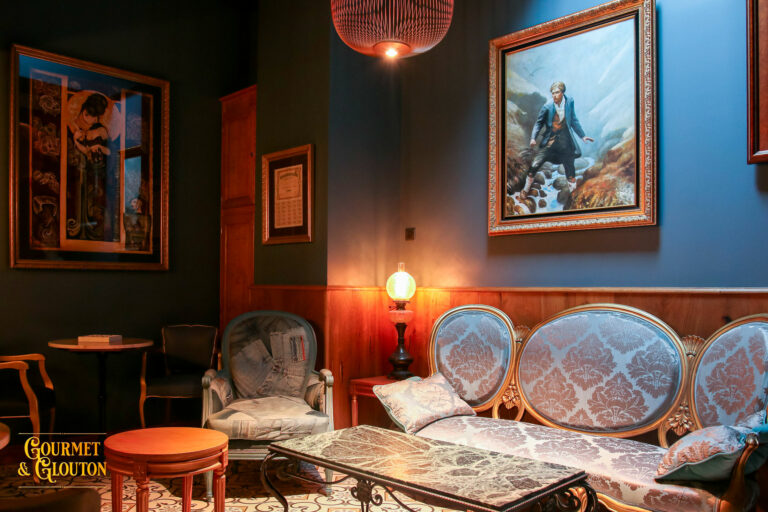 Restaurant, gastronomie, Auvergnate, ambiance-romantique-salon-bleu- Chaudesaigues, Chaudes-Aigues - Gourmet & Glouton