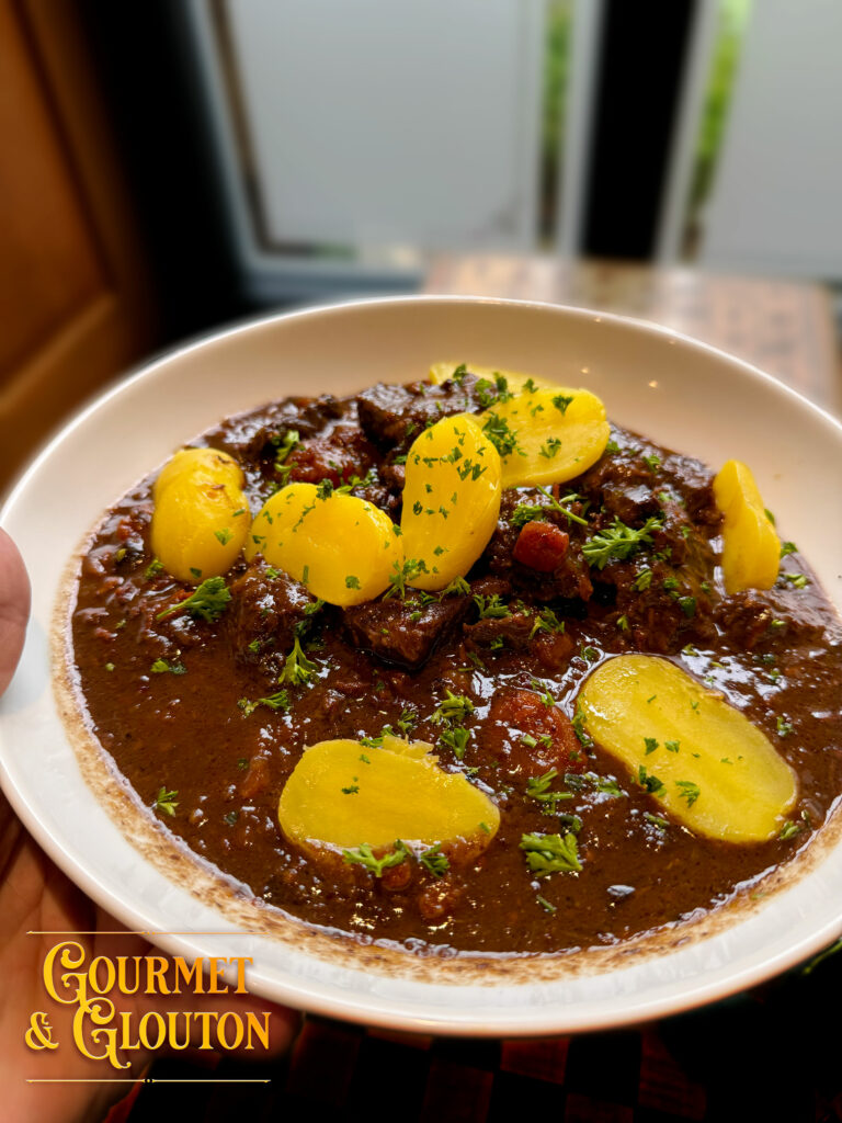 Bœuf bourguignon à Chaudes-Aigues : Les Marmites d’Automne de Gourmet & Glouton