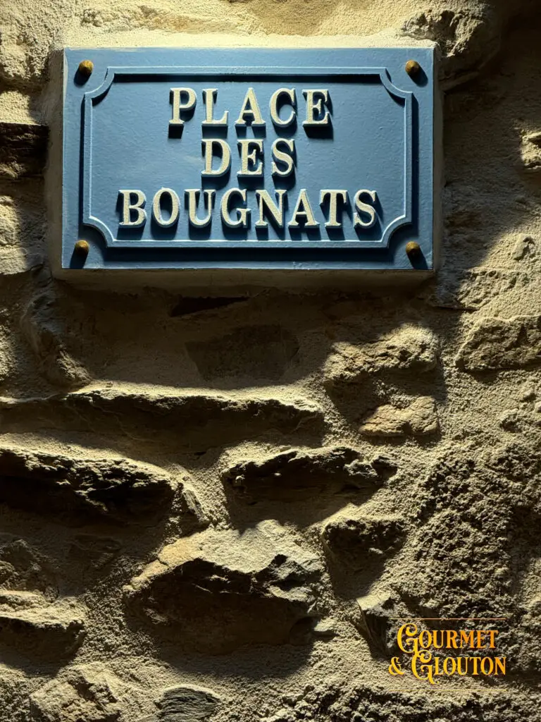 plaque place des bougnats restaurant gourmet et glouton chaudes-aigues