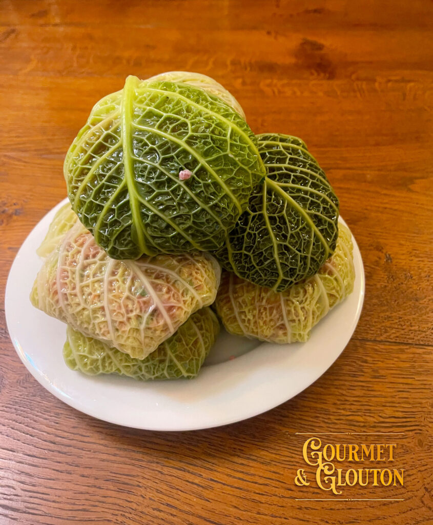 Choux farcis traditionnels préparés au restaurant Gourmet & Glouton à Chaudes-Aigues