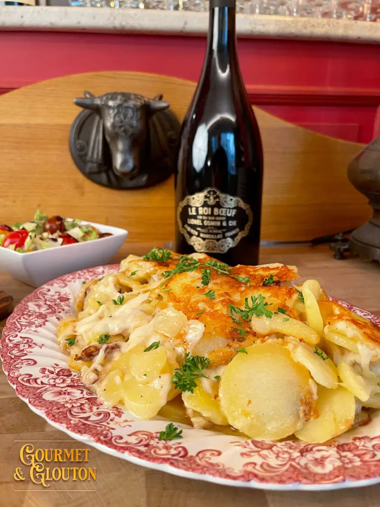 Truffade auvergnate accompagnée d’un vin de Marcillac au restaurant Gourmet & Glouton