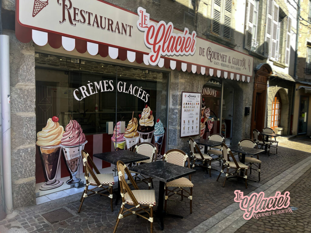 glacier gourmet et glouton chaudes aigues terrasse centre village aubrac