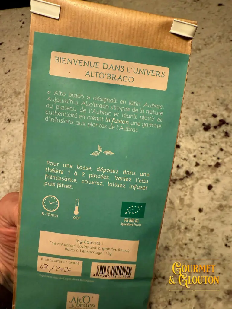 Sachet de thé d’Aubrac Alto'Braco élaboré à partir de Calament à grandes fleurs, plante emblématique de l’Aubrac.